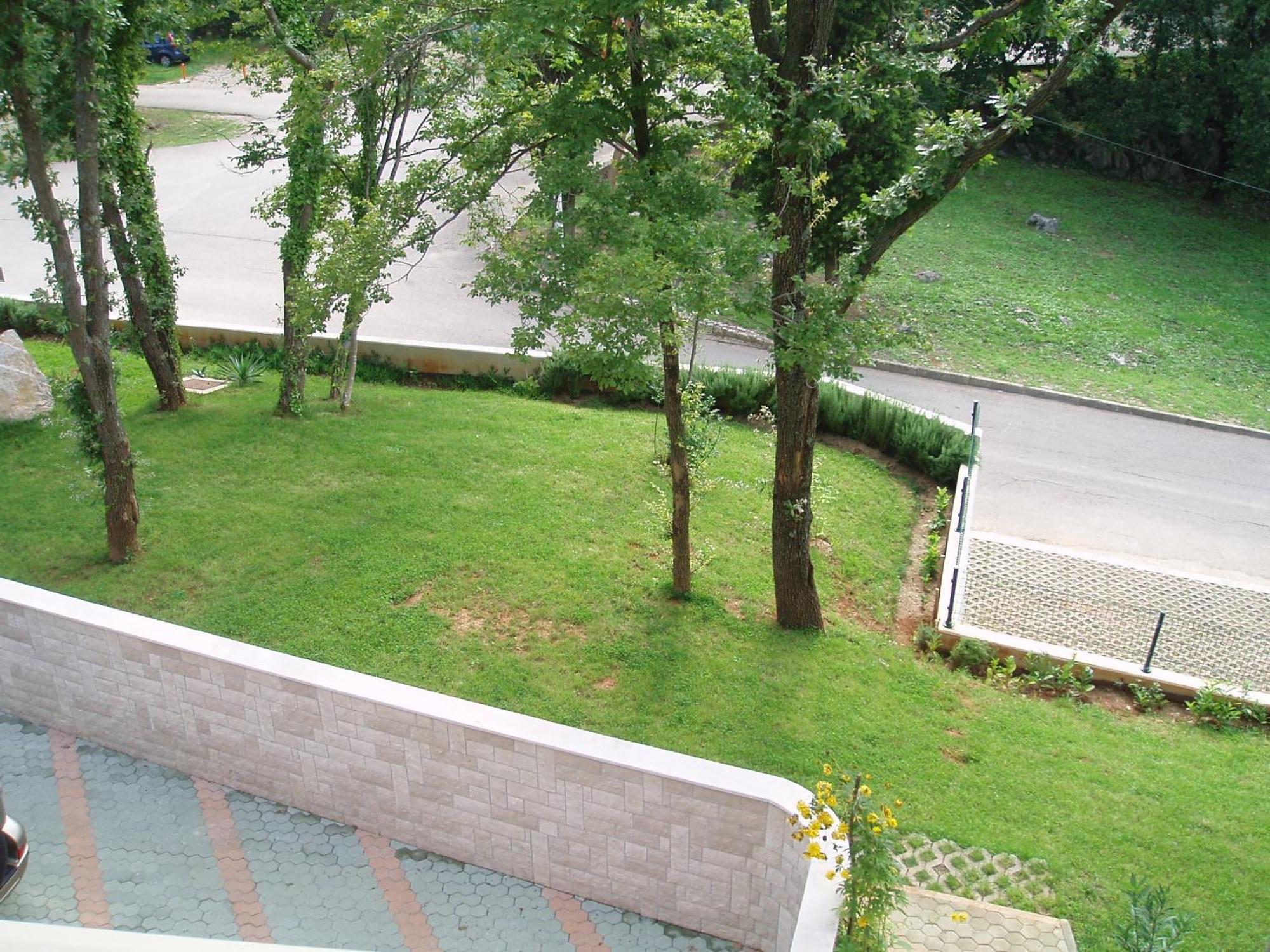 Apartments Viktorija Omisalj ภายนอก รูปภาพ