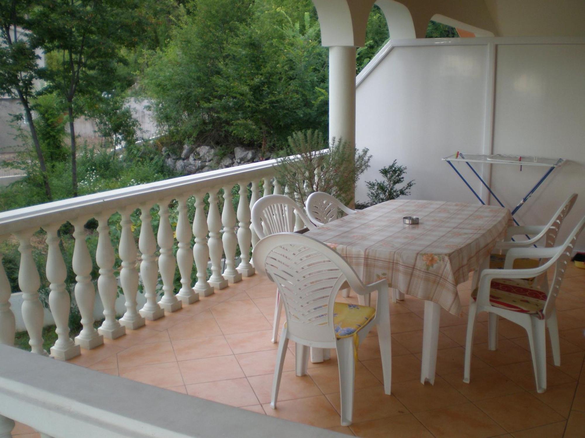 Apartments Viktorija Omisalj ภายนอก รูปภาพ
