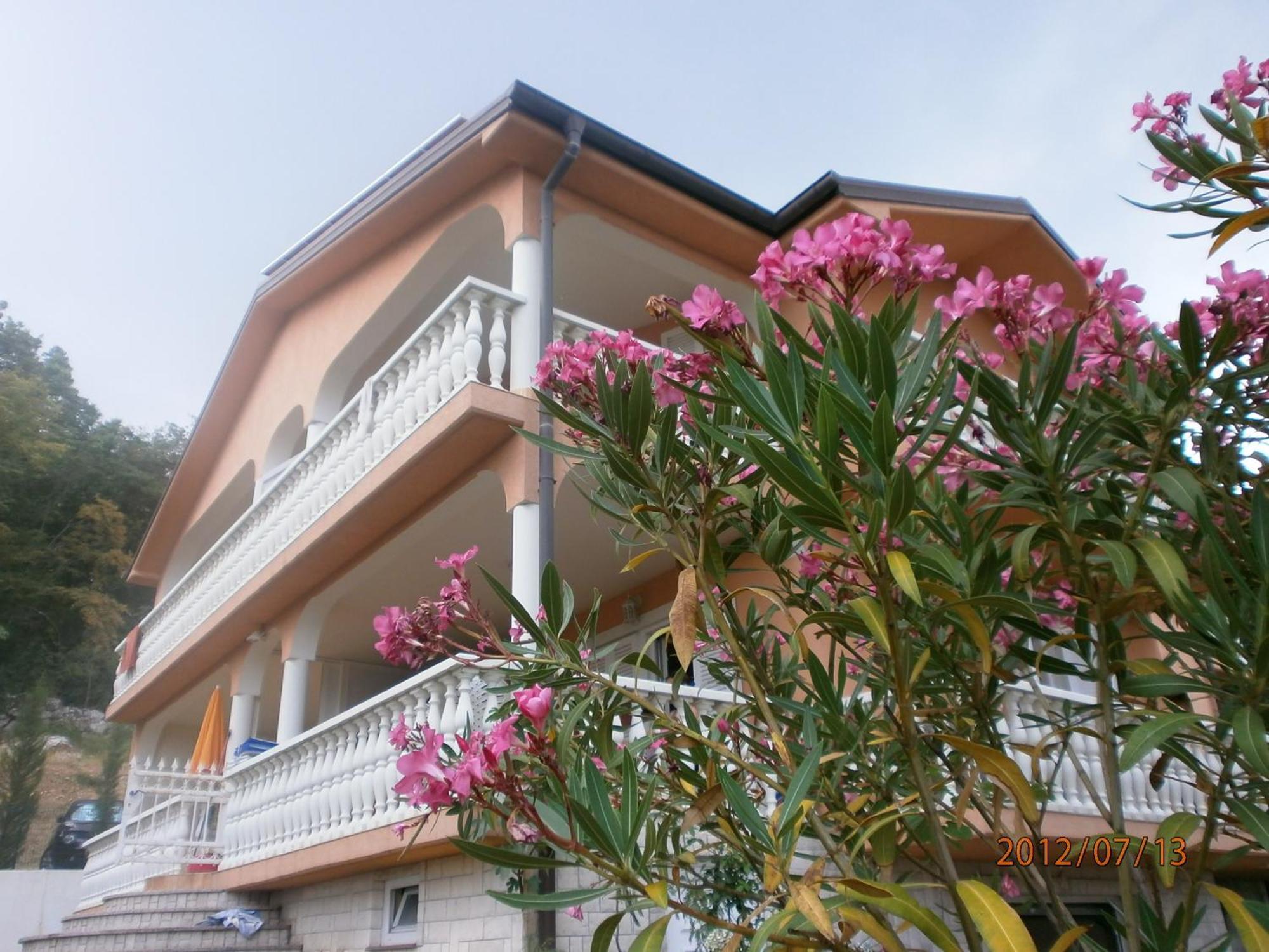 Apartments Viktorija Omisalj ภายนอก รูปภาพ